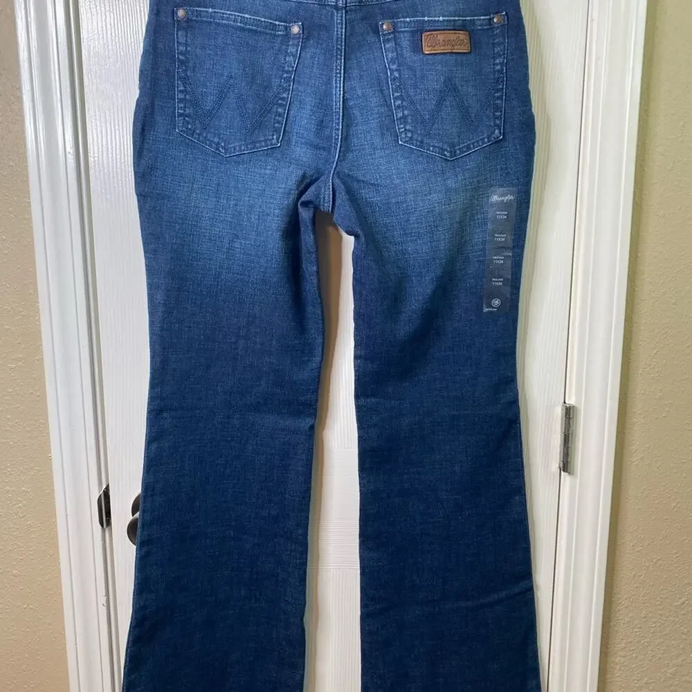 Wrangler Women's Sophia Mid-Rise Flare Leg Blue Jeans. Size 11 Regular Fit
